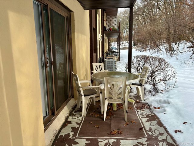 9 Willow Ct 9, Selden, NY 11784