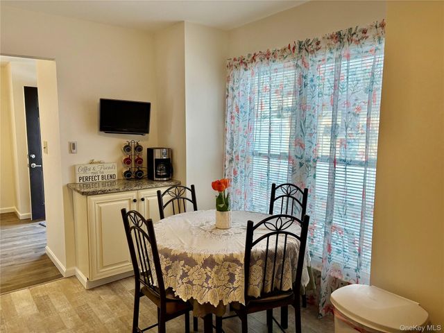 9 Willow Ct 9, Selden, NY 11784