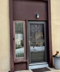 9 Willow Ct 9, Selden, NY 11784