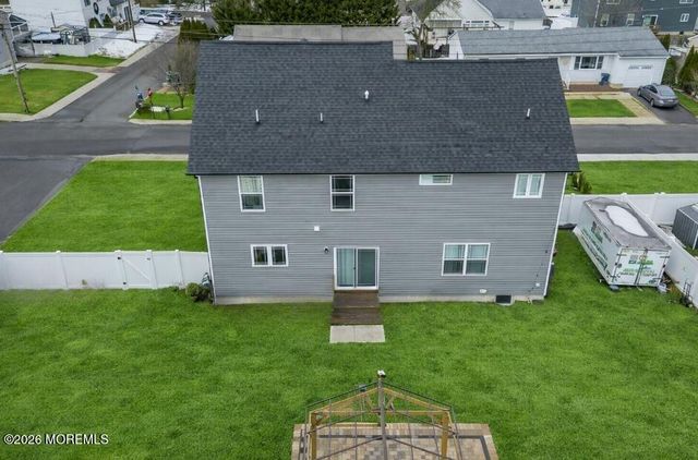 751 Leeward Avenue, Beachwood, NJ 08722