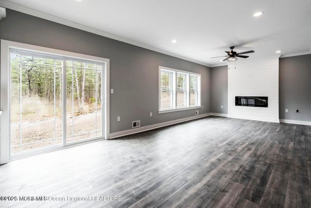 751 Leeward Avenue, Beachwood, NJ 08722