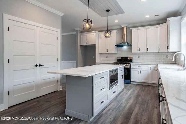 751 Leeward Avenue, Beachwood, NJ 08722
