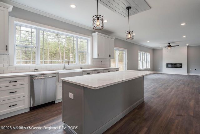 751 Leeward Avenue, Beachwood, NJ 08722