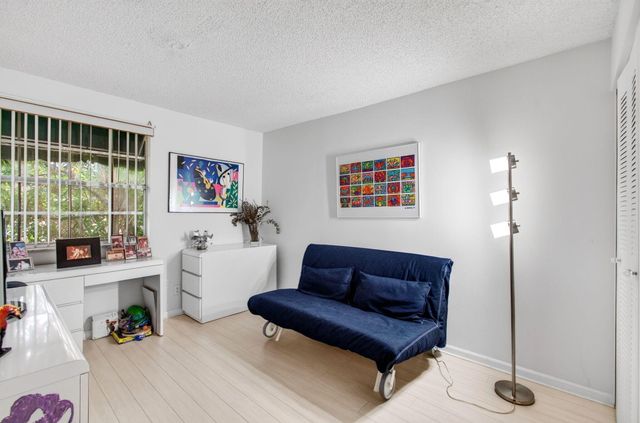 6737 Via Regina, Boca Raton, FL 33433