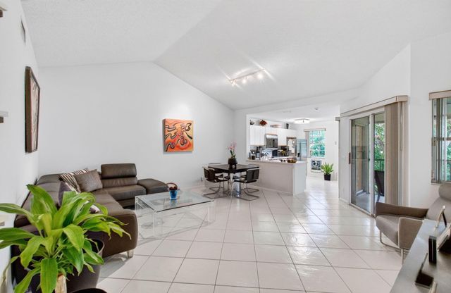 6737 Via Regina, Boca Raton, FL 33433