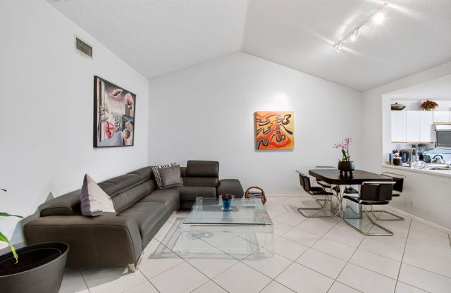 6737 Via Regina, Boca Raton, FL 33433
