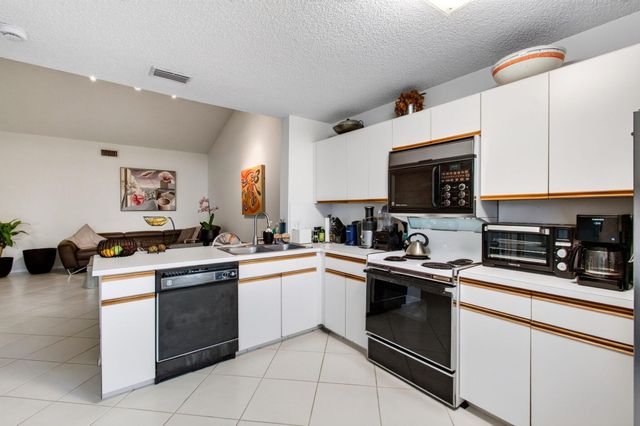 6737 Via Regina, Boca Raton, FL 33433