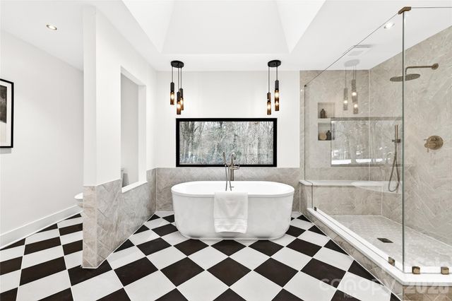 2011 E Barden Road, Charlotte, NC 28226