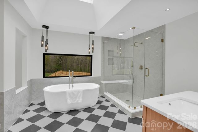 2011 E Barden Road, Charlotte, NC 28226