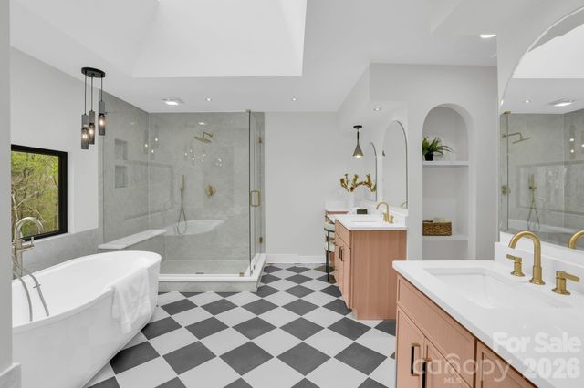 2011 E Barden Road, Charlotte, NC 28226