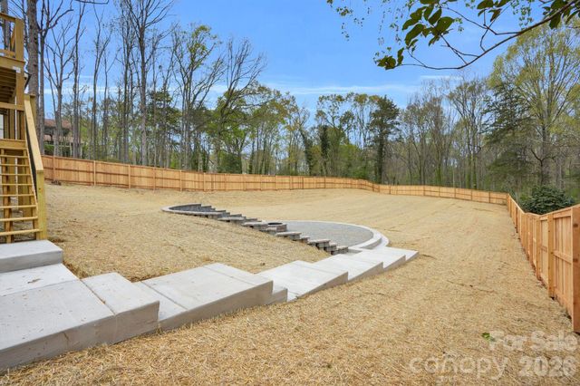 2011 E Barden Road, Charlotte, NC 28226