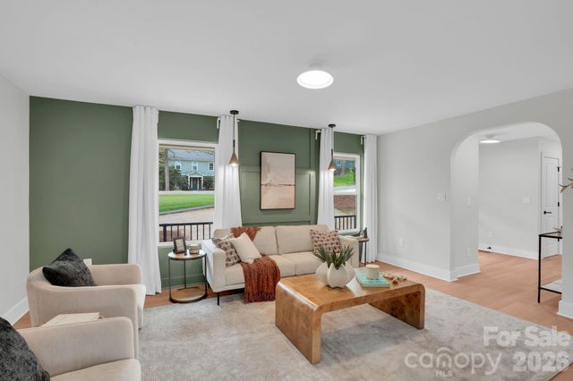 2011 E Barden Road, Charlotte, NC 28226