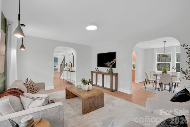 2011 E Barden Road, Charlotte, NC 28226