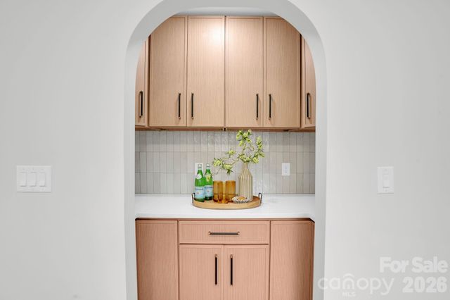 2011 E Barden Road, Charlotte, NC 28226