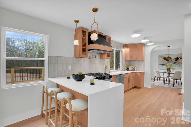 2011 E Barden Road, Charlotte, NC 28226