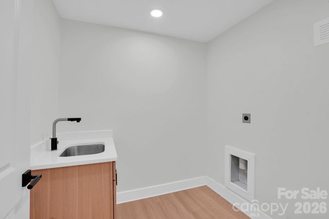 2011 E Barden Road, Charlotte, NC 28226