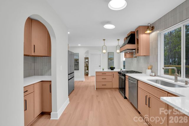 2011 E Barden Road, Charlotte, NC 28226