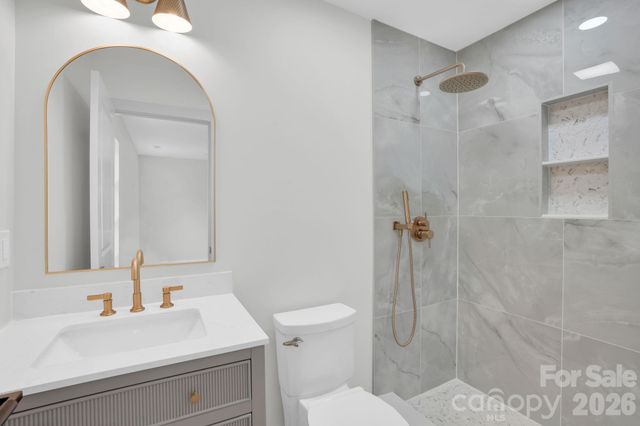 2011 E Barden Road, Charlotte, NC 28226