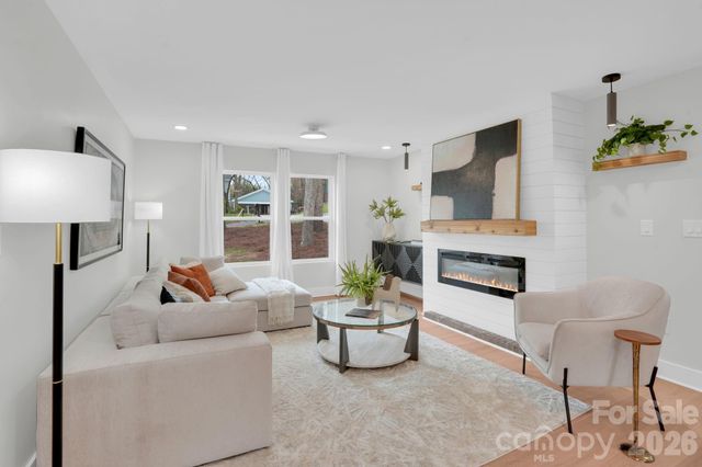 2011 E Barden Road, Charlotte, NC 28226