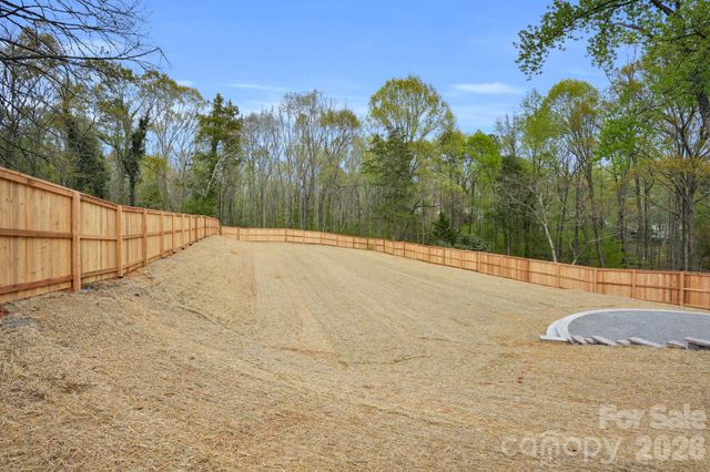 2011 E Barden Road, Charlotte, NC 28226