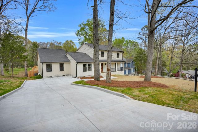 2011 E Barden Road, Charlotte, NC 28226