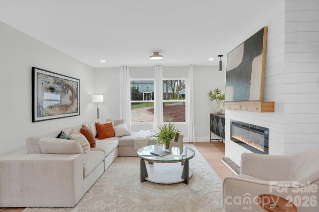 2011 E Barden Road, Charlotte, NC 28226