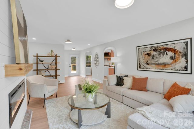 2011 E Barden Road, Charlotte, NC 28226