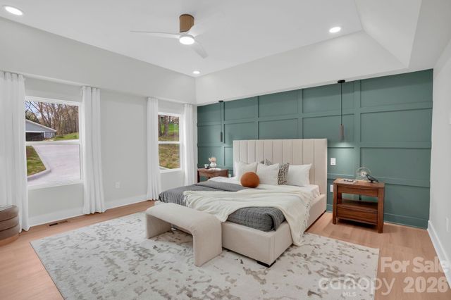 2011 E Barden Road, Charlotte, NC 28226