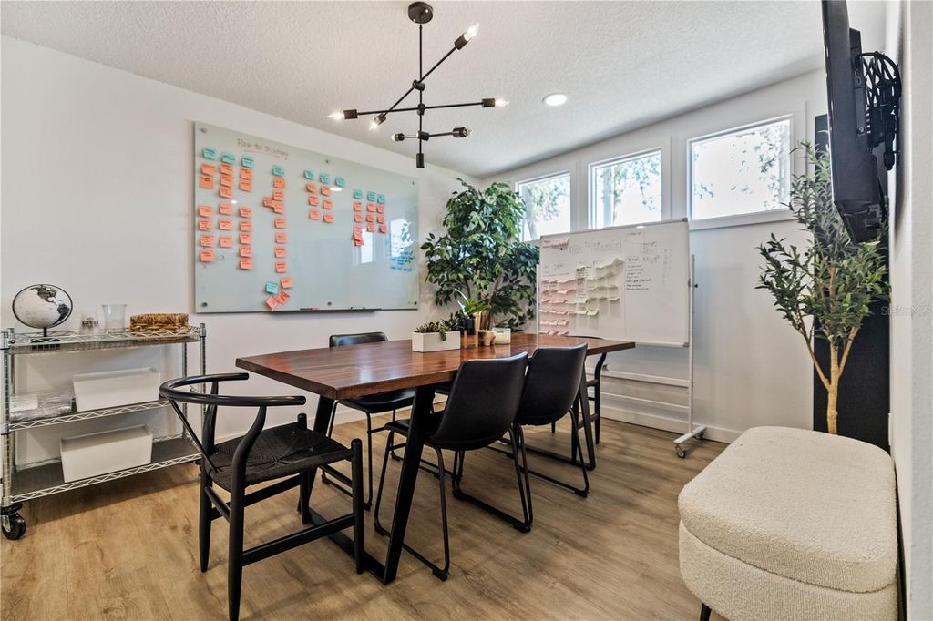 Image 11 of property listing at 4006 W STATE STREET, Tampa, FL 33609