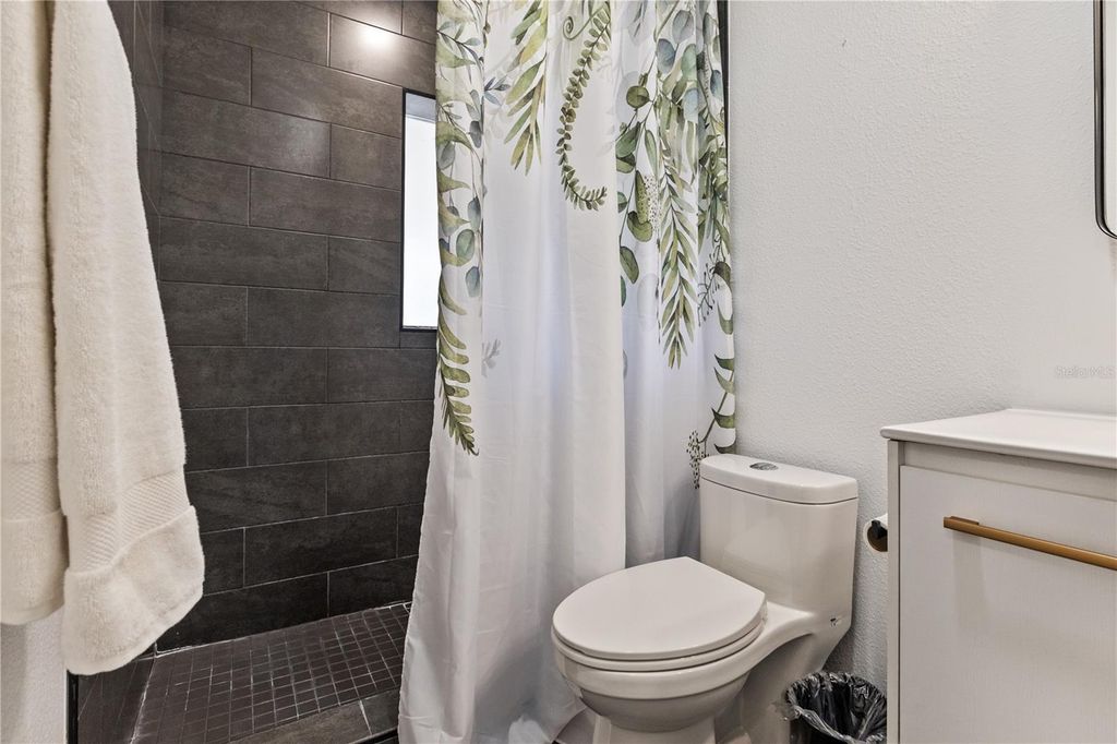 Image 17 of property listing at 4006 W STATE STREET, Tampa, FL 33609