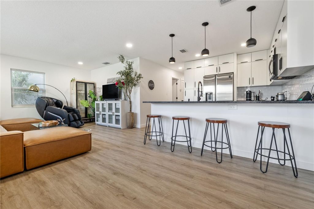 Image 3 of property listing at 4006 W STATE STREET, Tampa, FL 33609