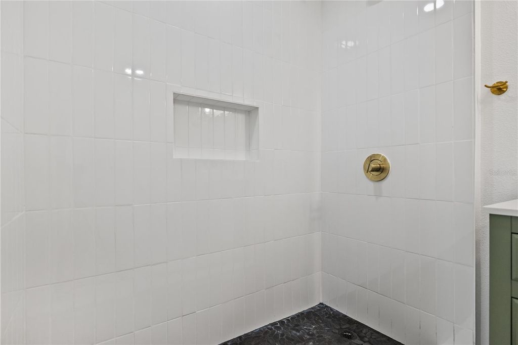 Image 24 of property listing at 4006 W STATE STREET, Tampa, FL 33609