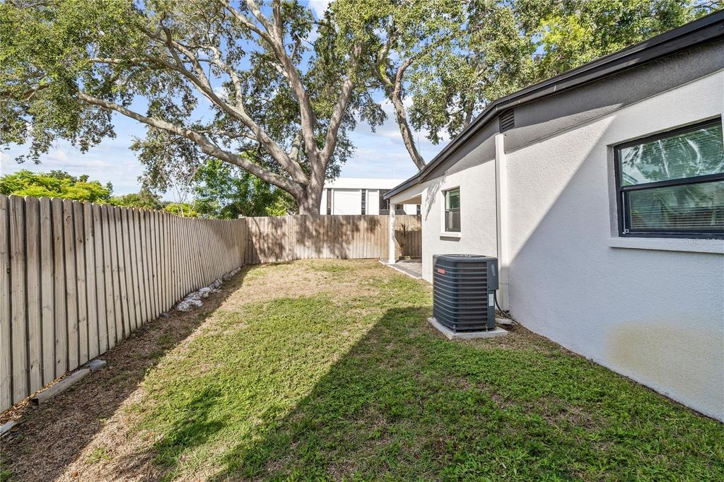 Image 31 of property listing at 4006 W STATE STREET, Tampa, FL 33609