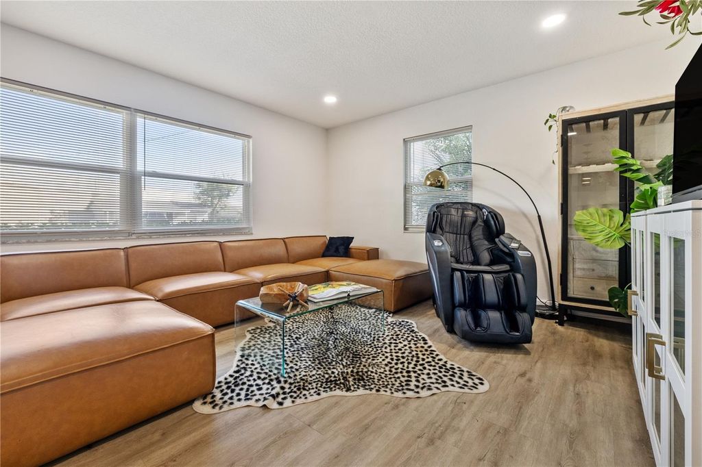 Image 6 of property listing at 4006 W STATE STREET, Tampa, FL 33609