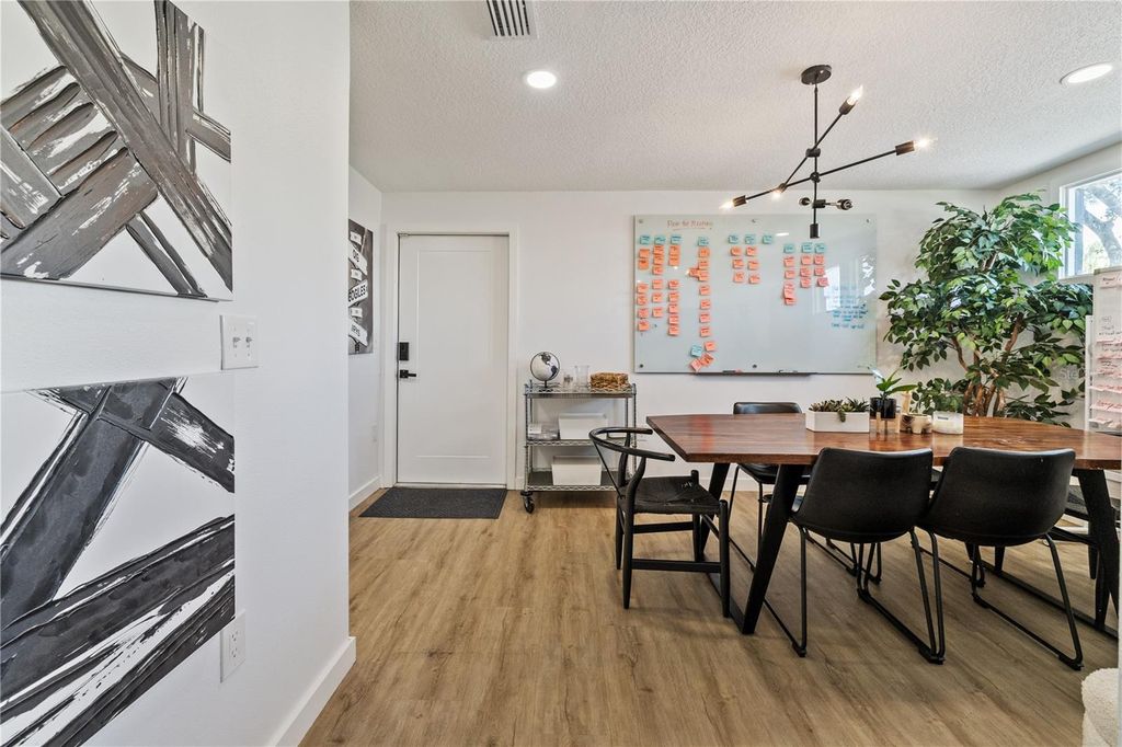 Image 9 of property listing at 4006 W STATE STREET, Tampa, FL 33609