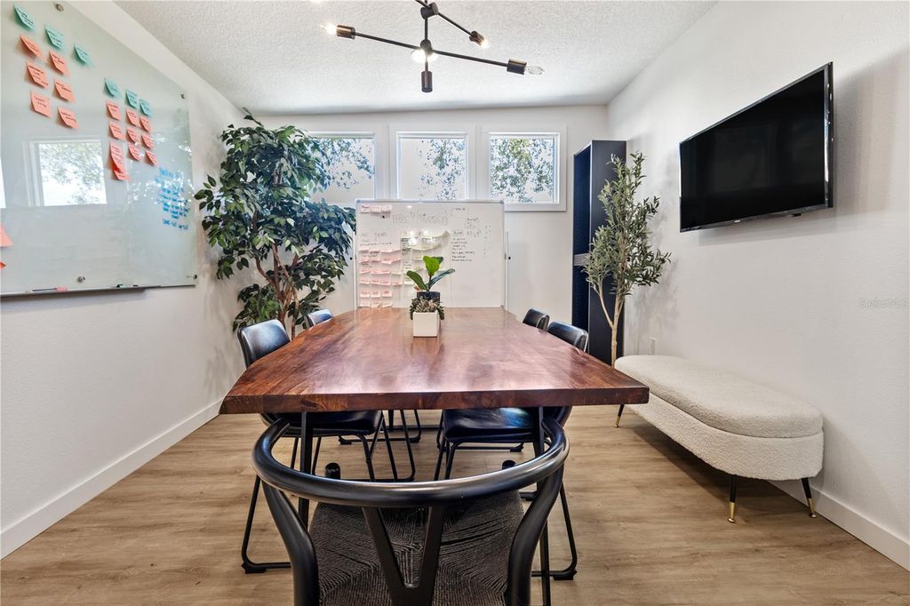 Image 10 of property listing at 4006 W STATE STREET, Tampa, FL 33609