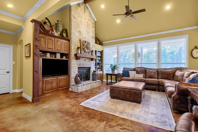 710 Us-82, Bells, TX 75414