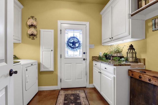 710 Us-82, Bells, TX 75414