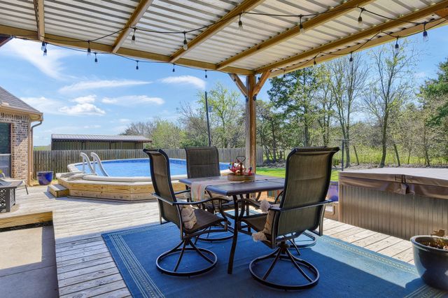 710 Us-82, Bells, TX 75414