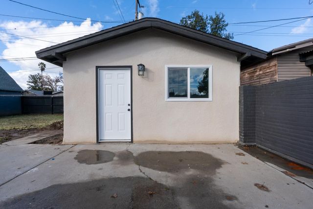 4323 E Iowa, Fresno, CA 93702