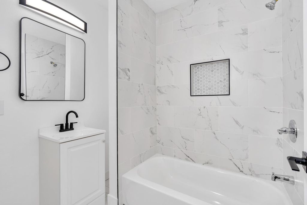 Image 18 of property listing at 4323 E Iowa, Fresno, CA 93702