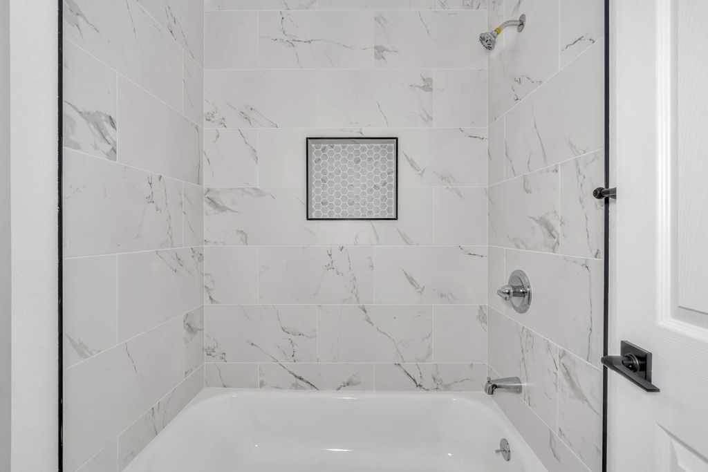 Image 19 of property listing at 4323 E Iowa, Fresno, CA 93702