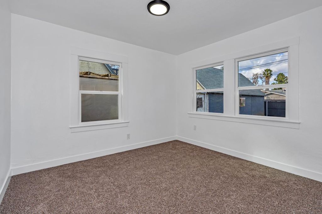 Image 24 of property listing at 4323 E Iowa, Fresno, CA 93702