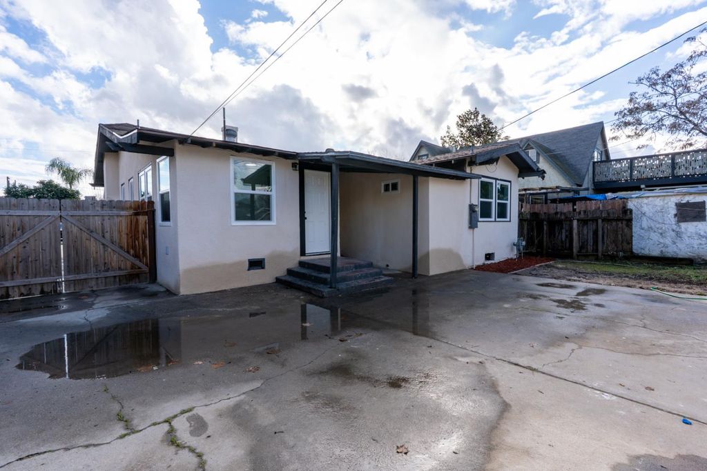Image 29 of property listing at 4323 E Iowa, Fresno, CA 93702