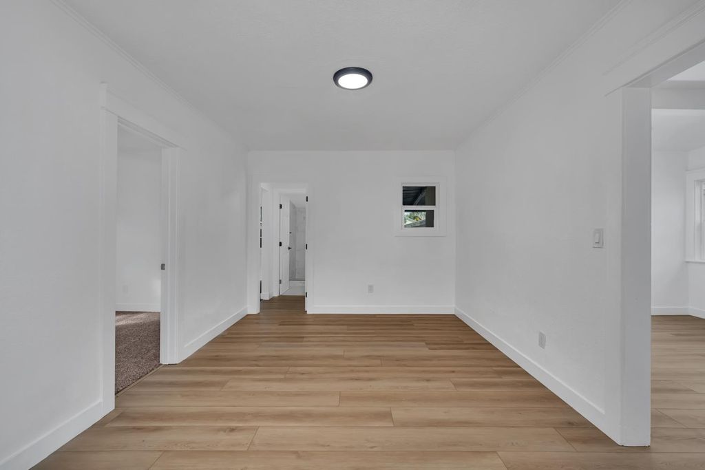 Image 8 of property listing at 4323 E Iowa, Fresno, CA 93702