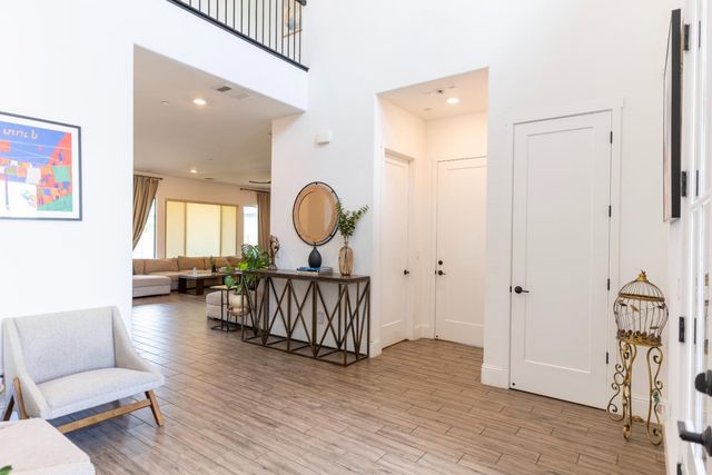 1104 Bloom Avenue, Clovis, CA 93619