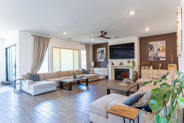 1104 Bloom Avenue, Clovis, CA 93619