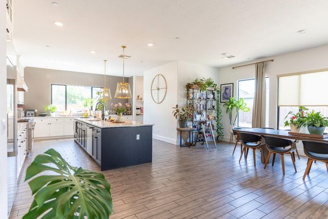 1104 Bloom Avenue, Clovis, CA 93619