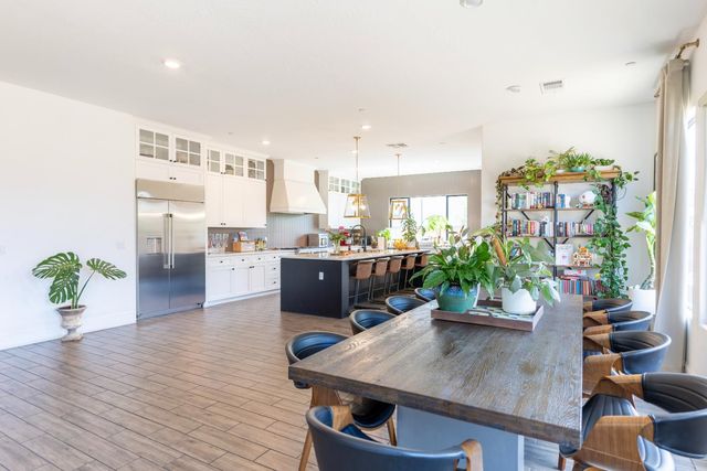 1104 Bloom Avenue, Clovis, CA 93619