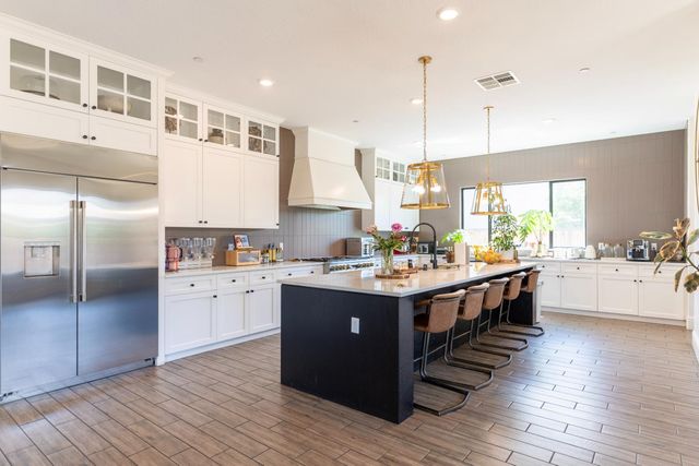 1104 Bloom Avenue, Clovis, CA 93619